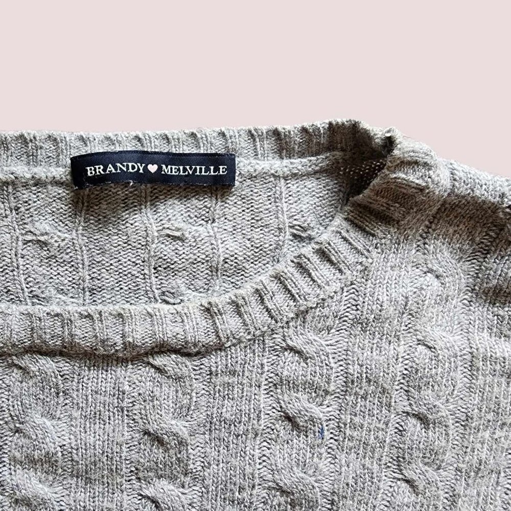 Brandy Melville Cropped Grey Sweater- One Size